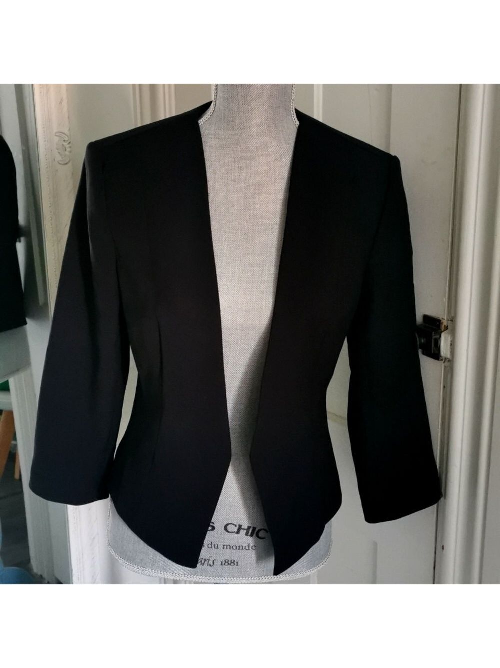 NWT Express open black blazer. Size 8.